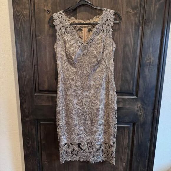 Tadashi Shoji Dresses & Skirts - Knee Length Sequin & Lace Beaded Formal Dress - Size 4